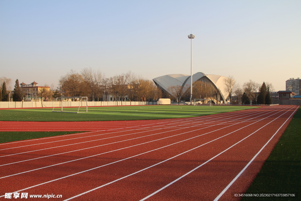 体育场地   运动场 