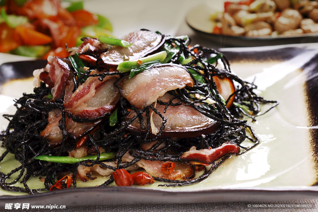 核桃花炒腊肉