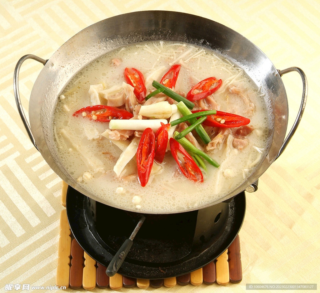 鸭掌汤泡肚