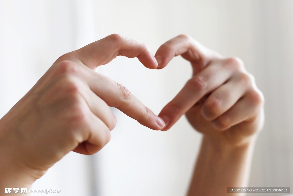 爱心手势 