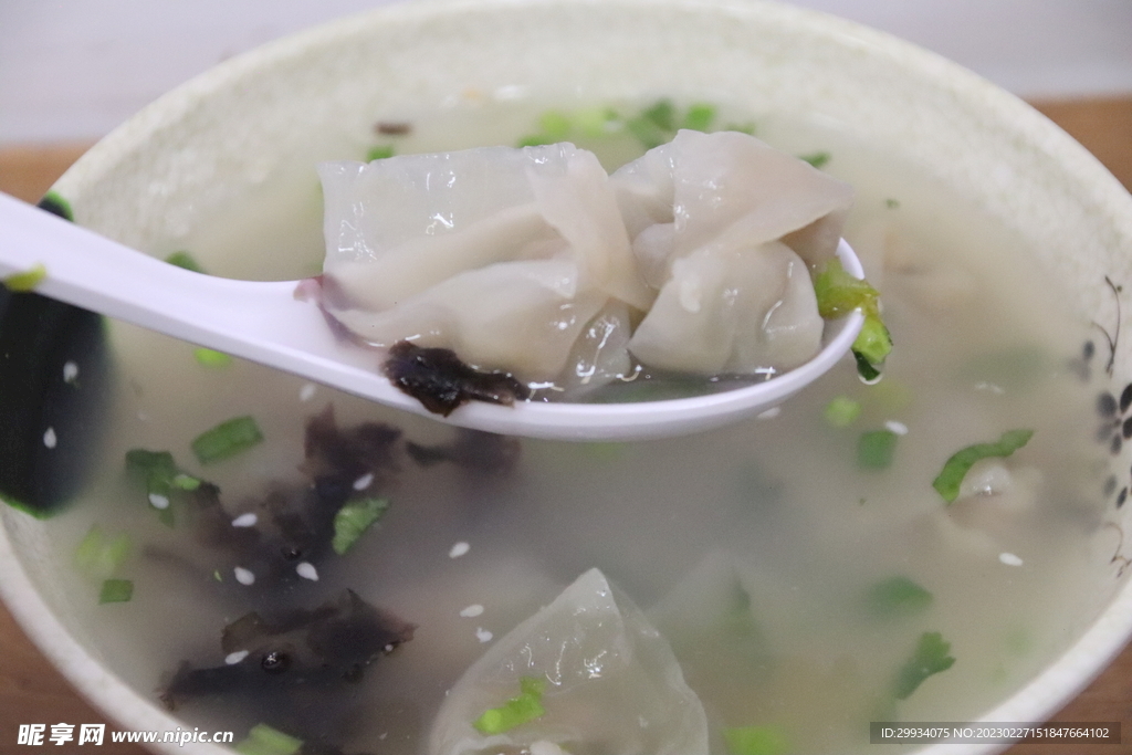 馄饨扁肉 