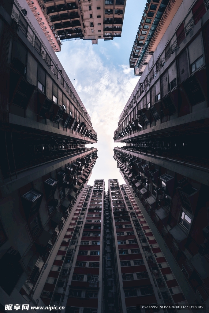 仰视天空建筑         