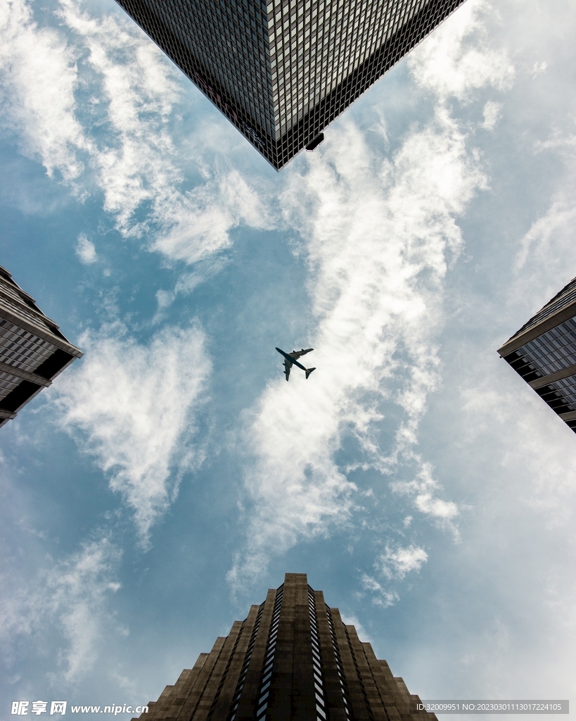 仰视天空建筑         