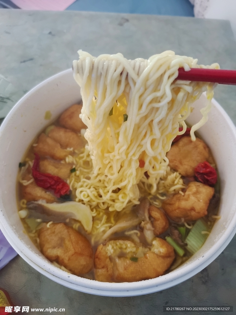 油豆腐泡面