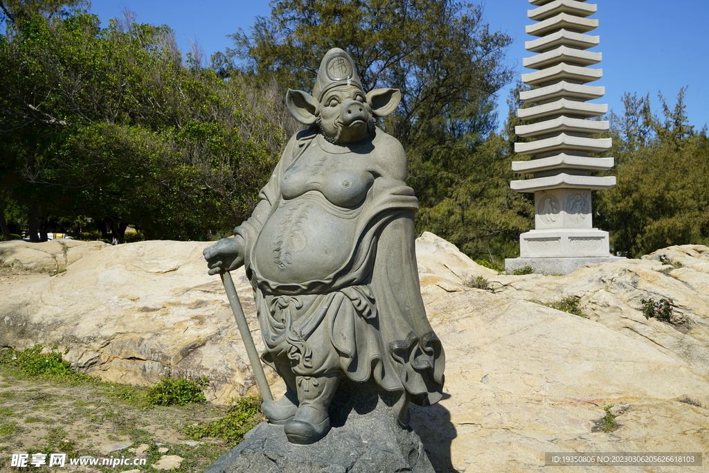 崇武古城海岸猪八戒石像