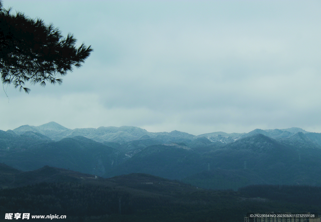 山 