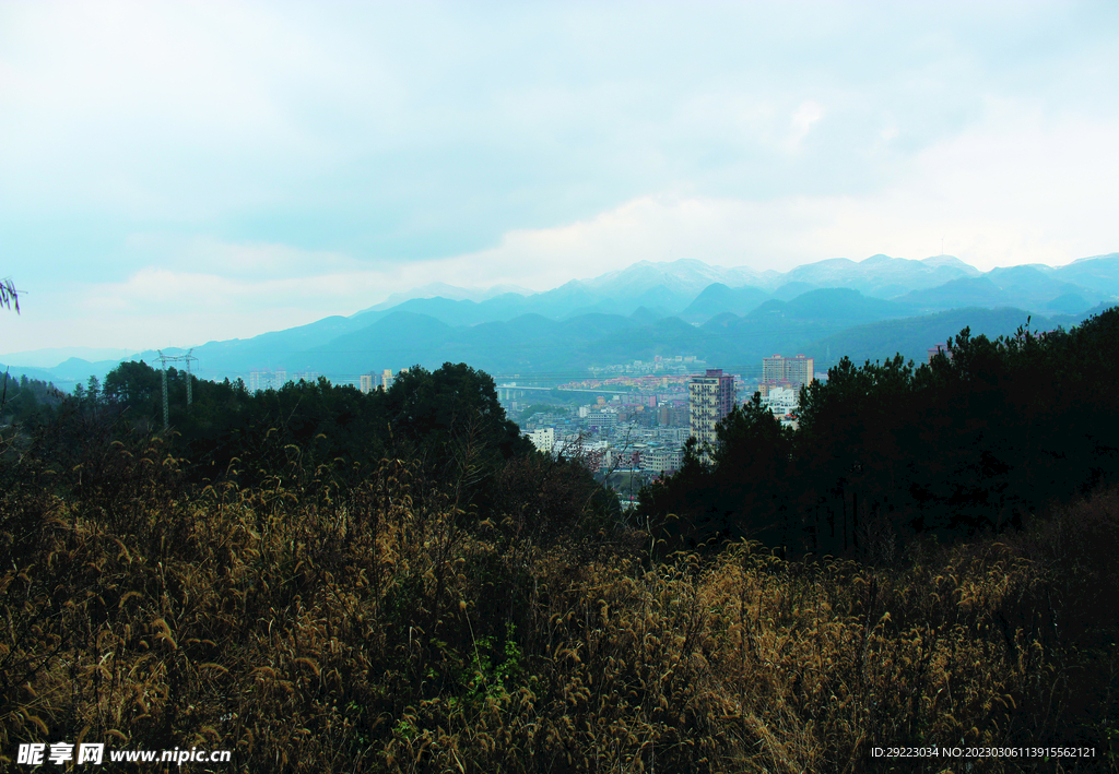 山 