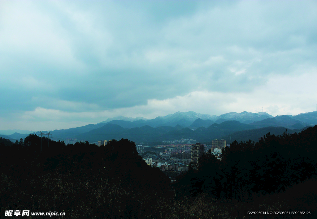 山 