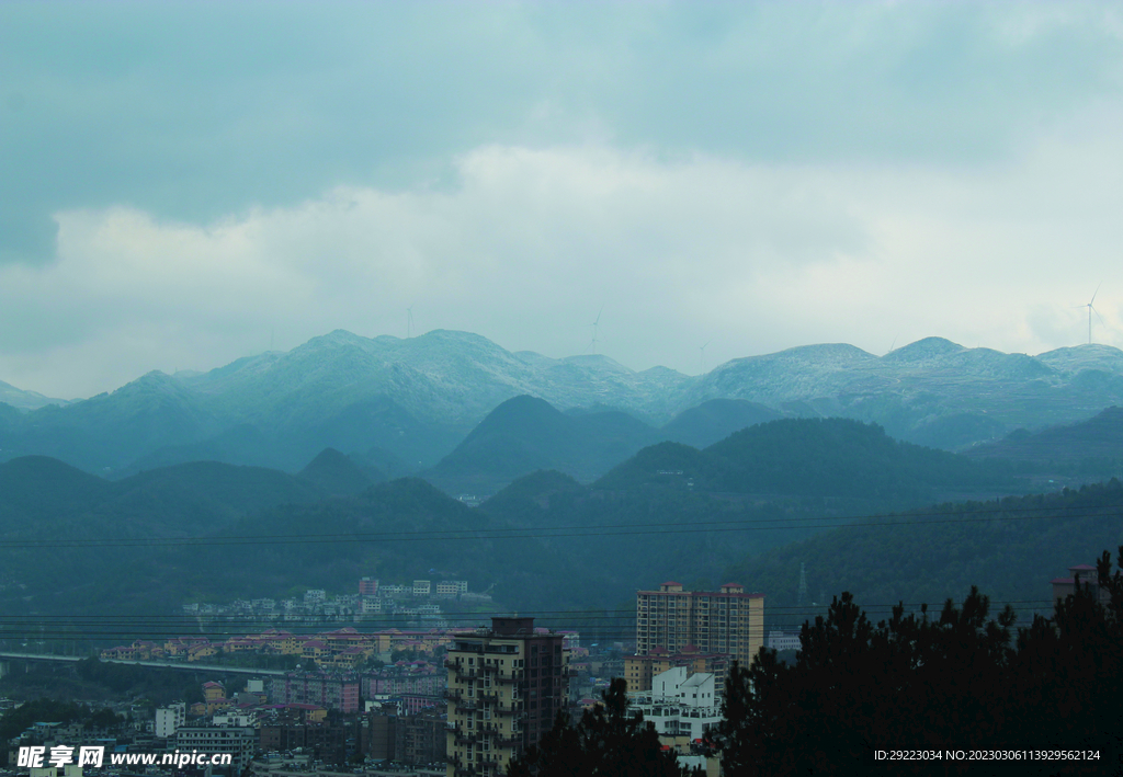 山 