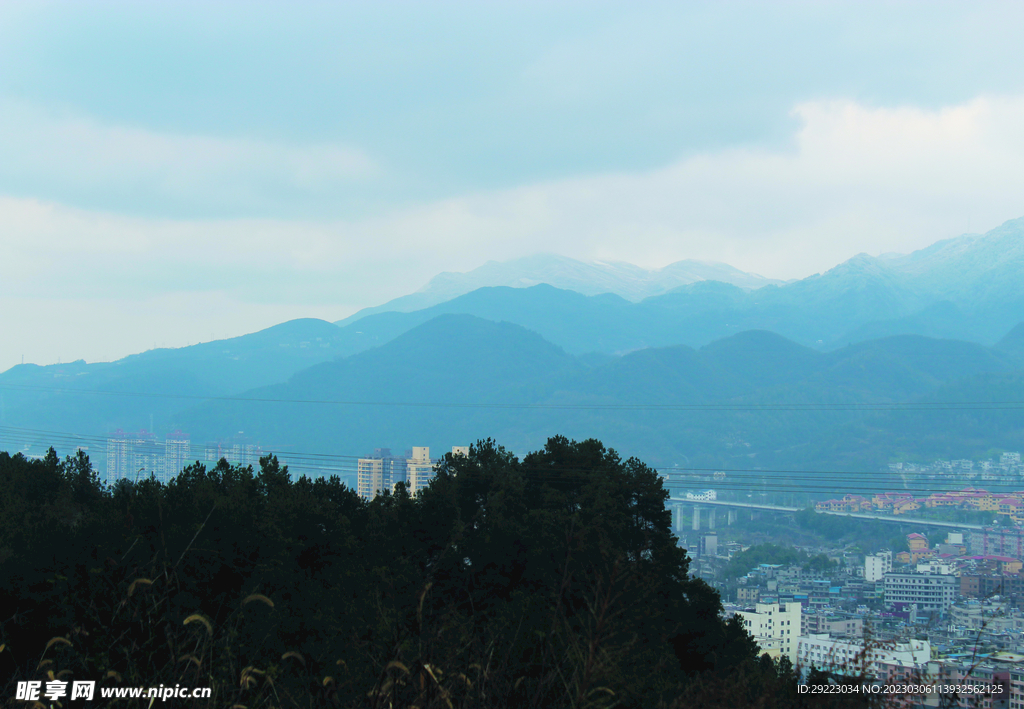 山 
