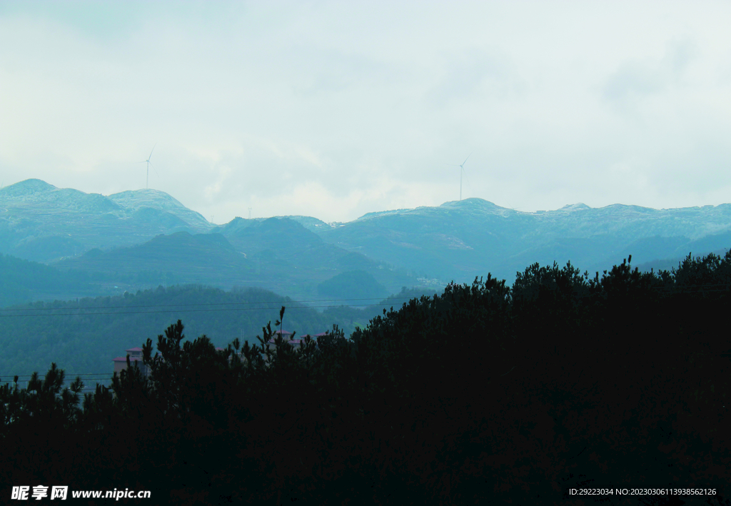 山 