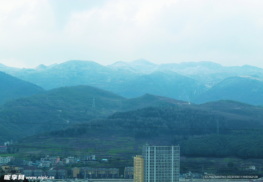 山 