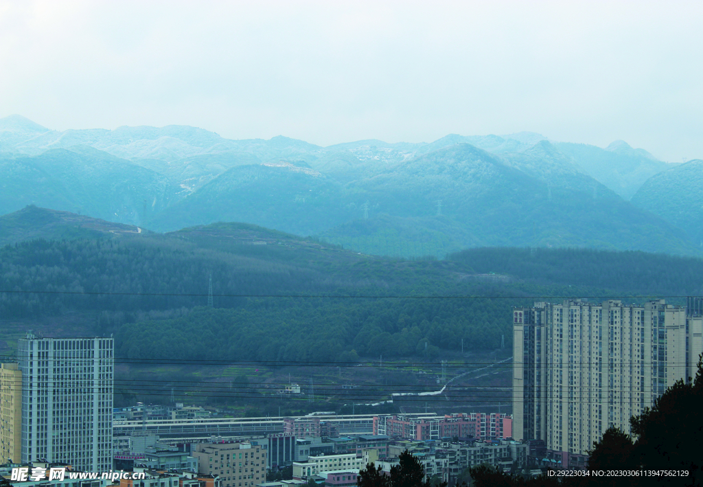 山 