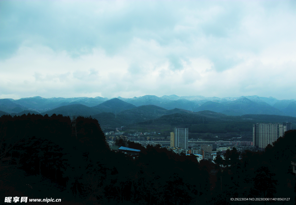 山 