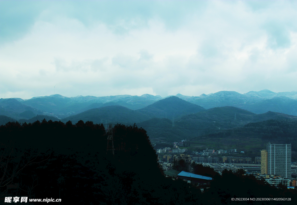 山 