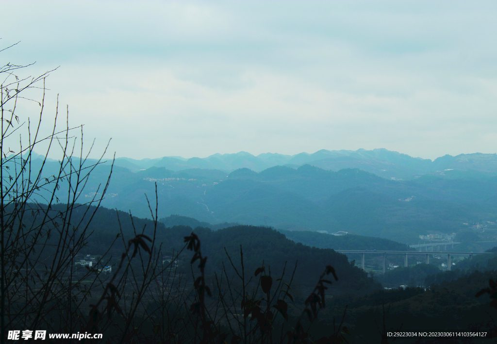 山 
