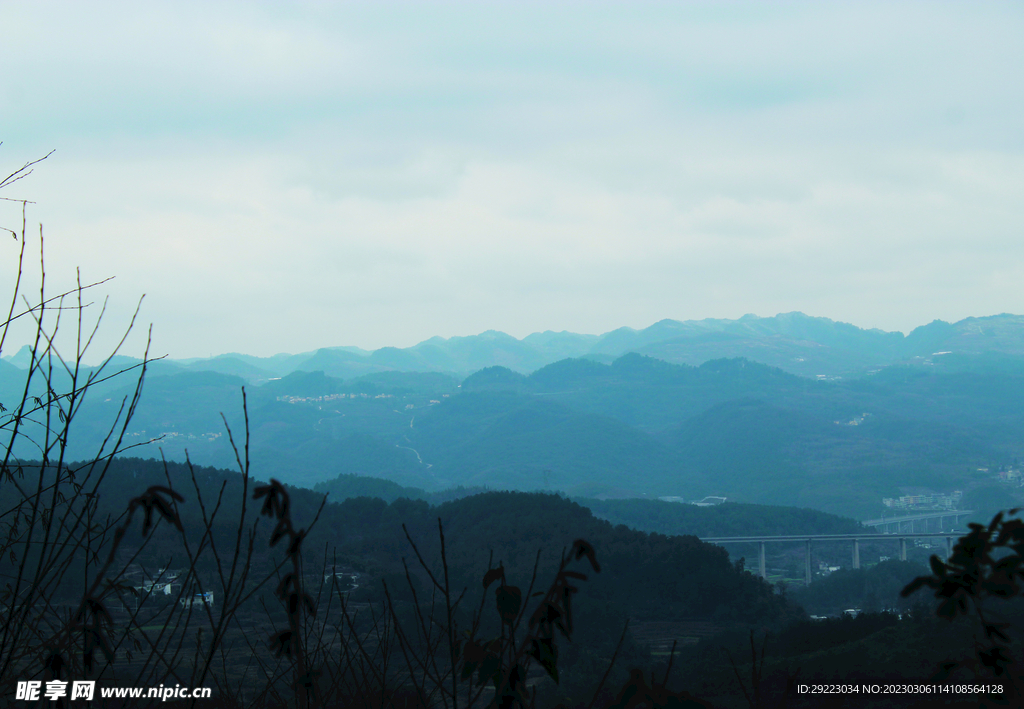 山 