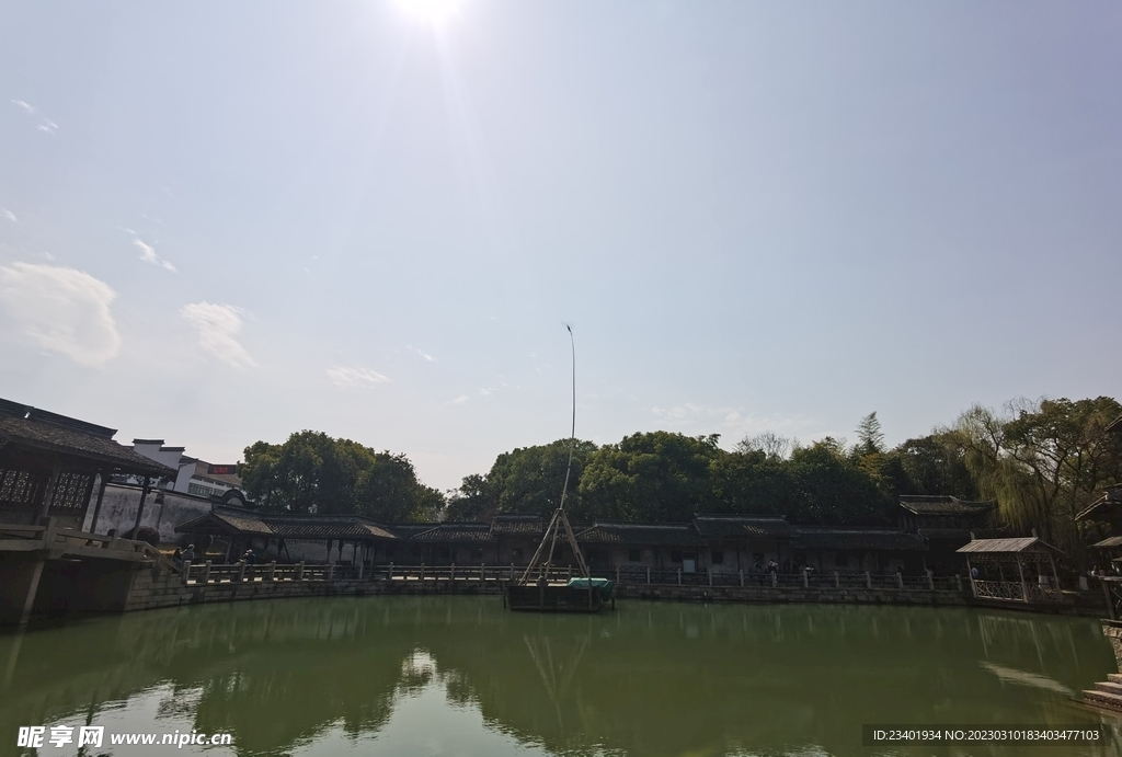 乌镇旅游绿水船只