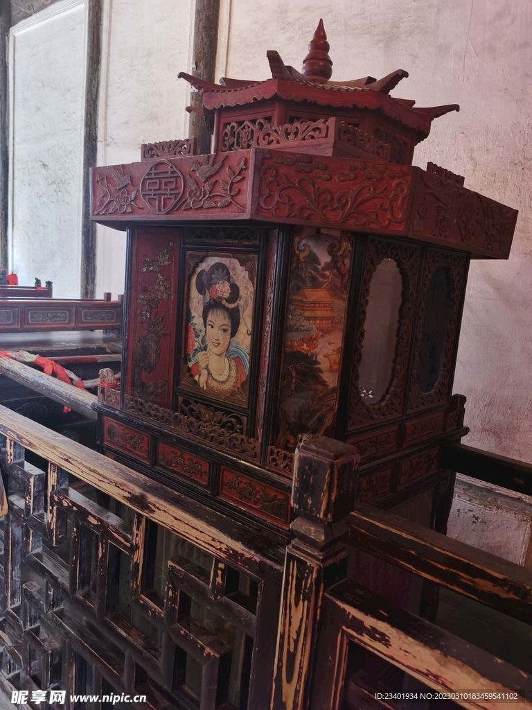 乌镇旅游复古木雕花轿