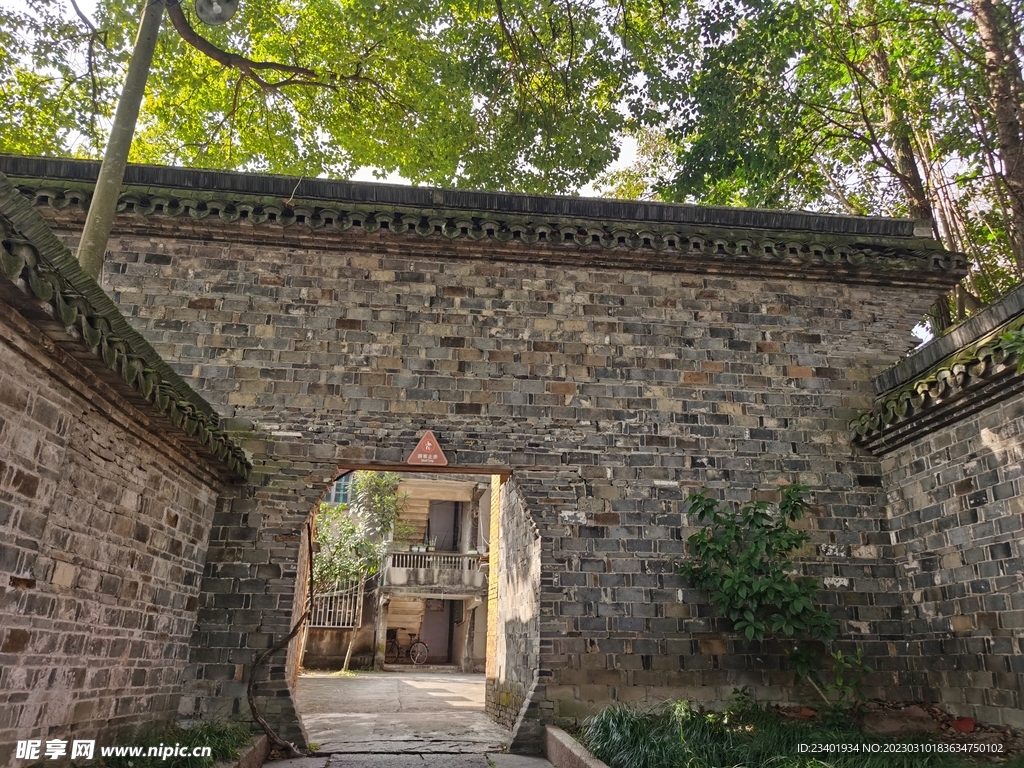 乌镇旅游石头墙拱门门洞