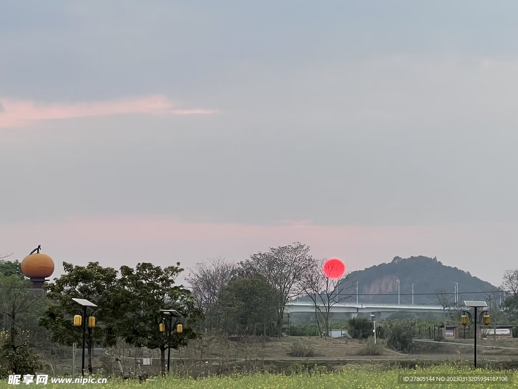 大山晚间风景