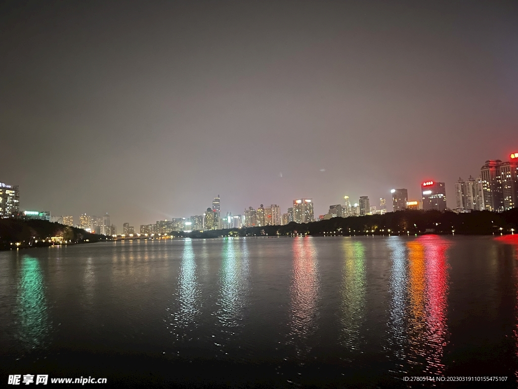 湖边夜景