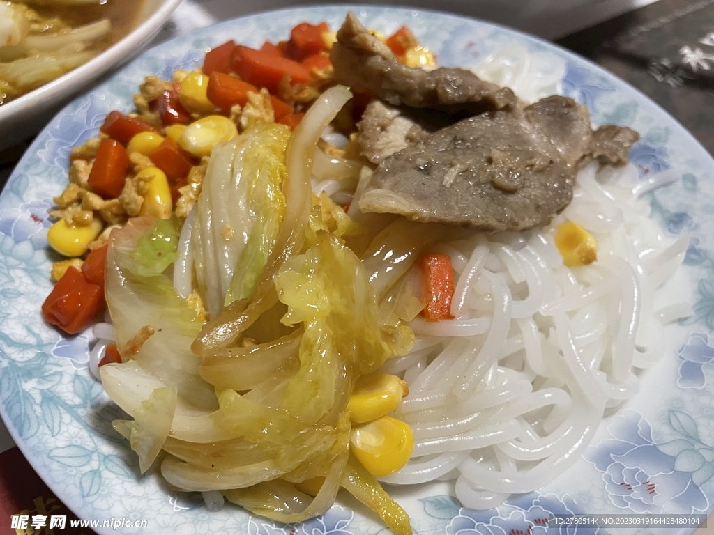 叉烧肉白菜米粉