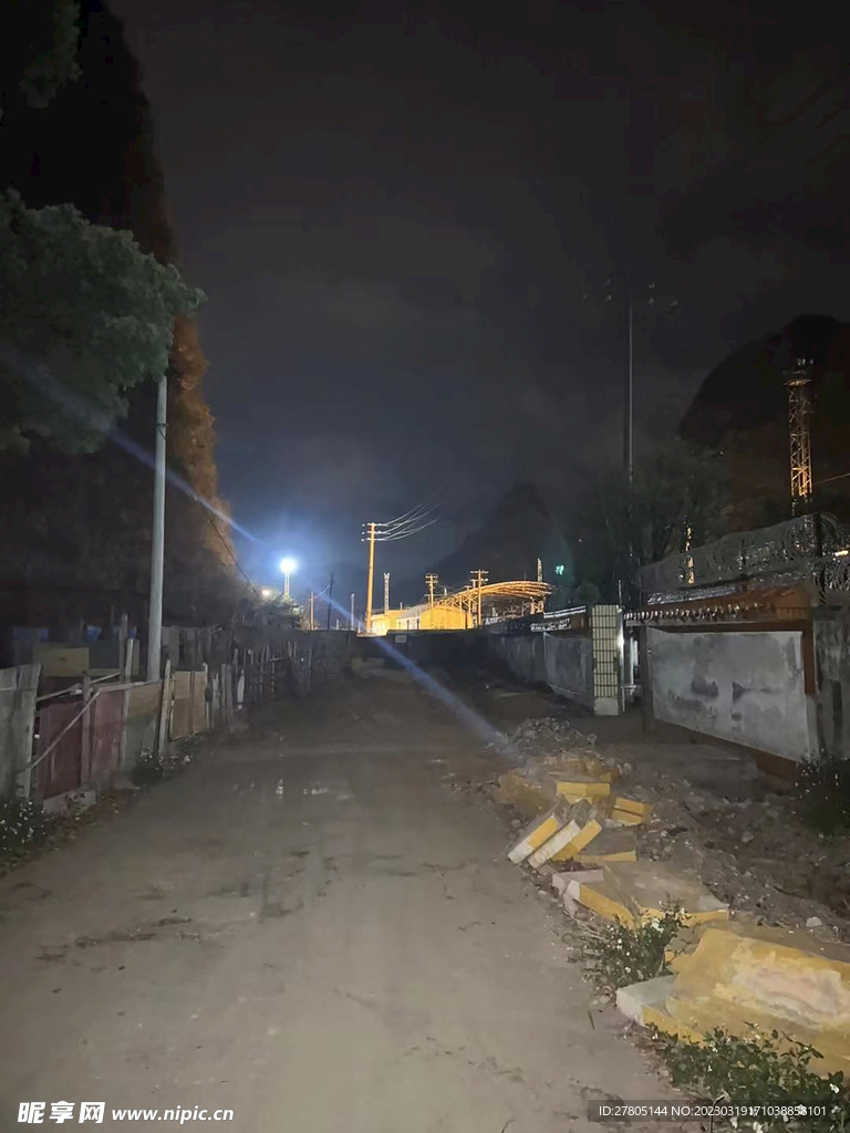 小道夜景