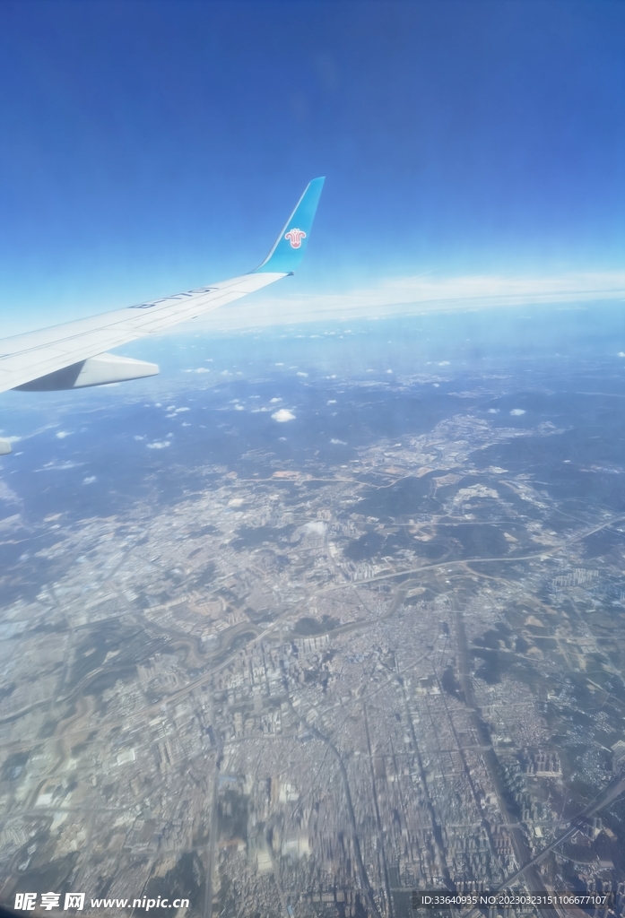 俯瞰云层天空