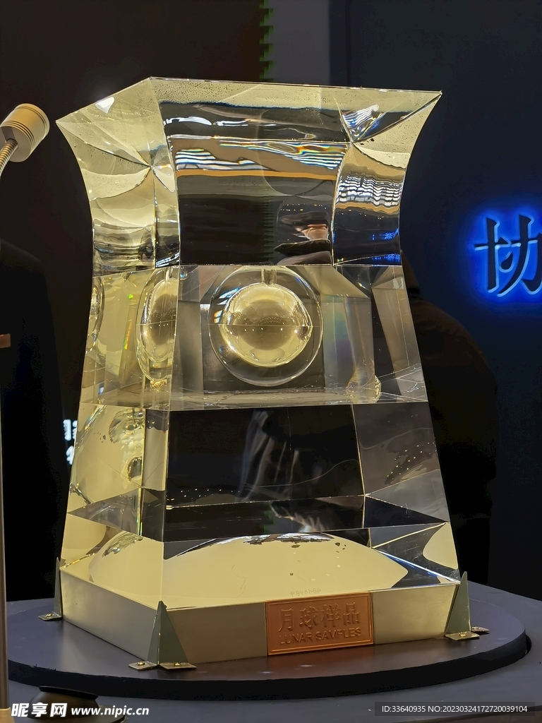 月球土壤