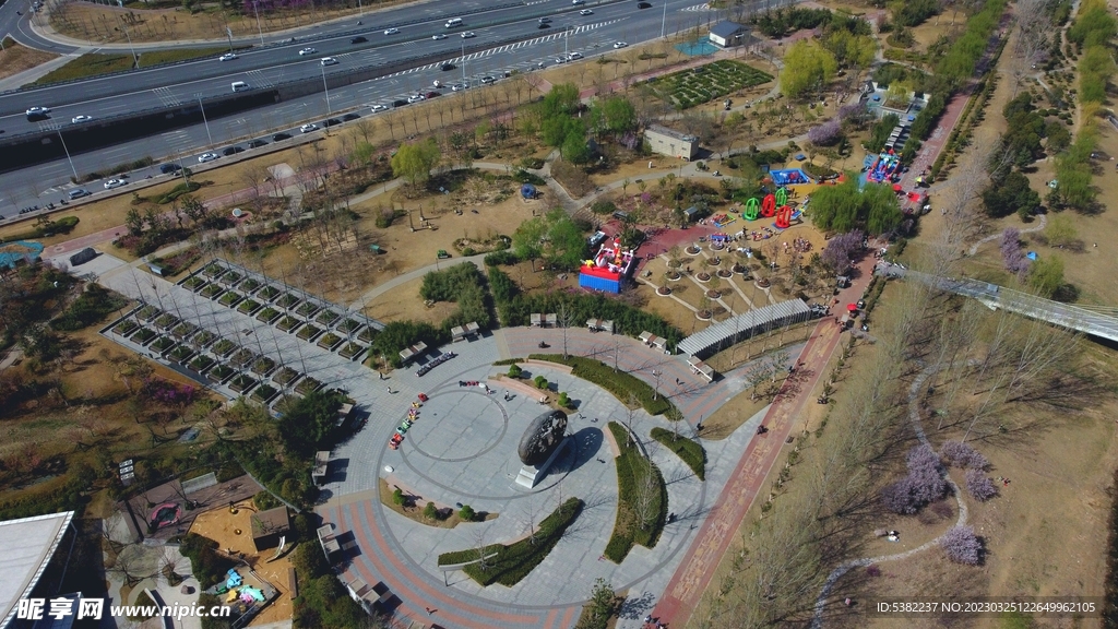 航拍郑州城市公园春天
