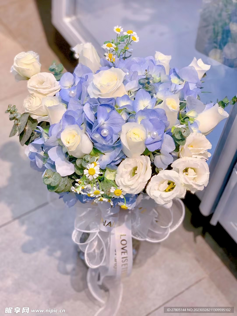 紫色绣球花束