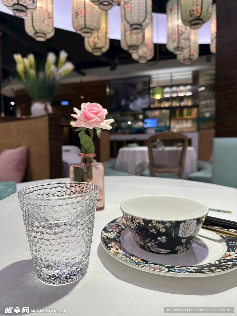 茶杯与花