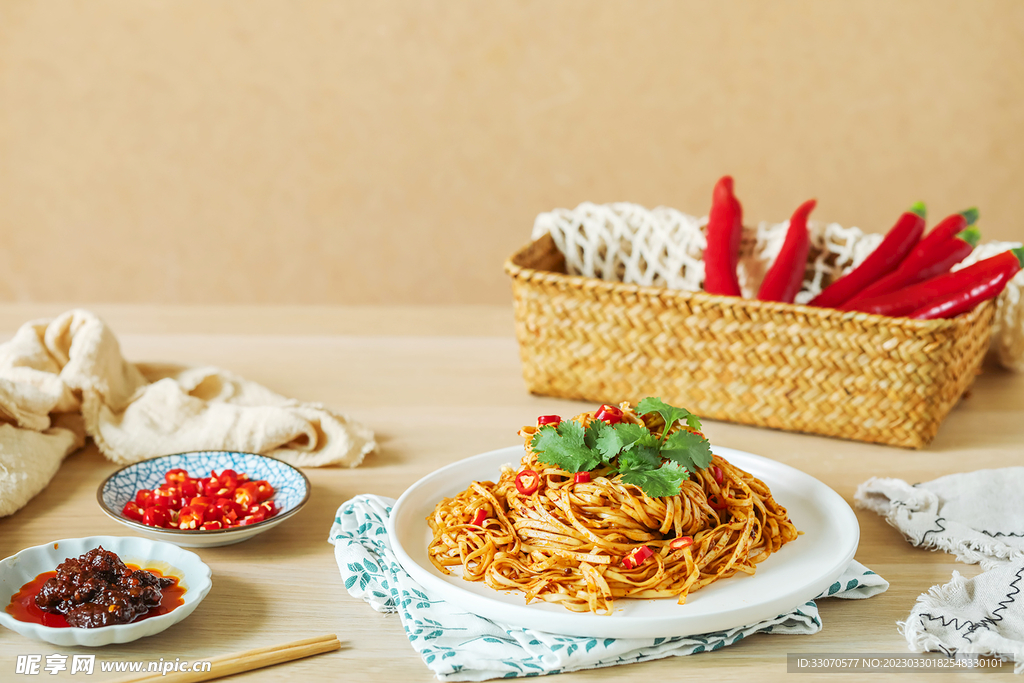 拌面凉菜美食花生酱