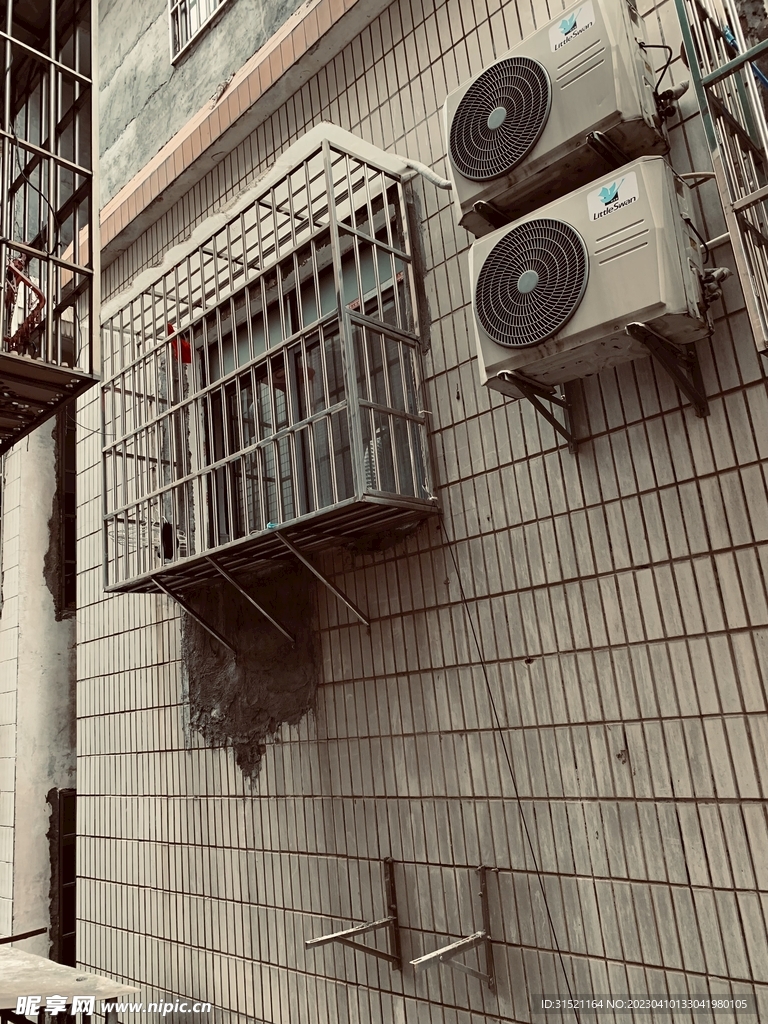 城中村空调窗户