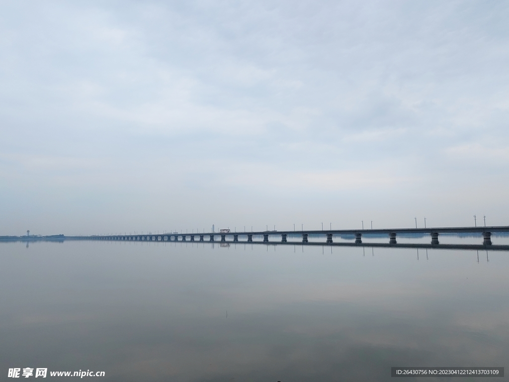 跨湖大桥景色