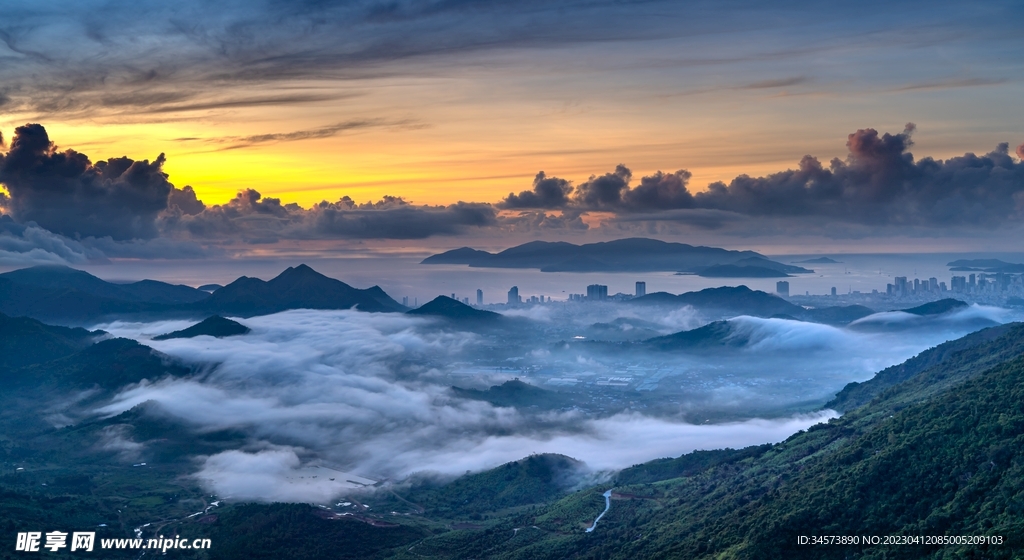 黄昏下的山水之城