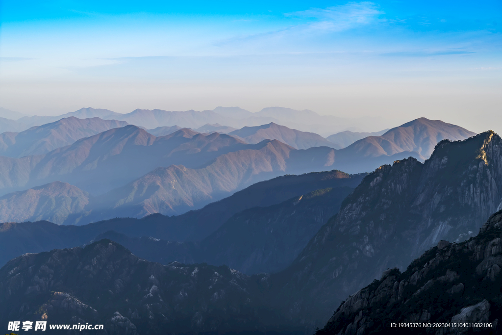 远山天空