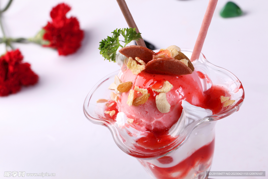草莓酸奶冰淇淋