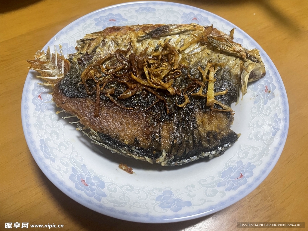 油炸鲫鱼