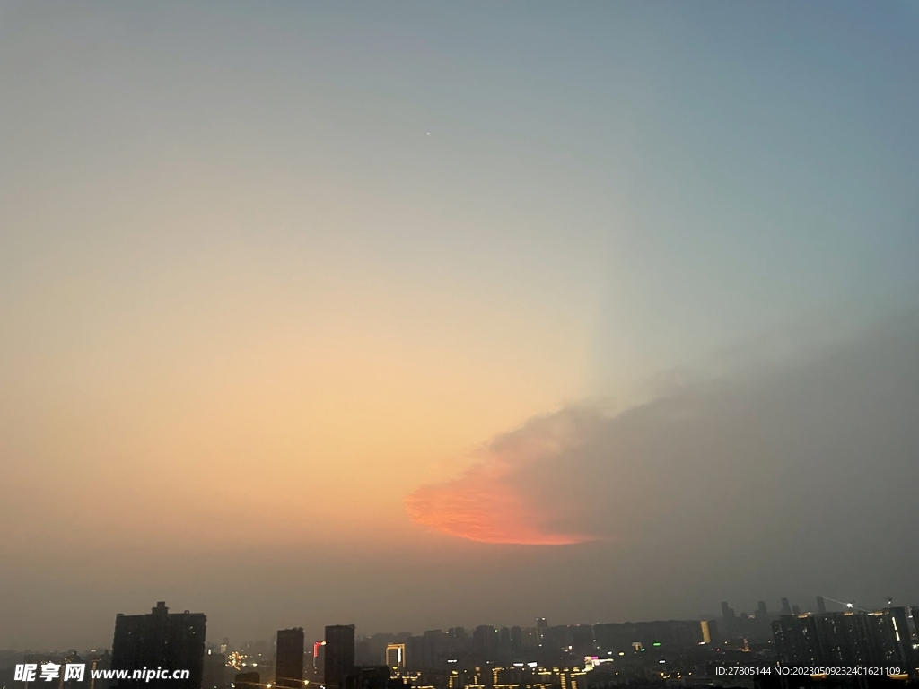 城市火烧云
