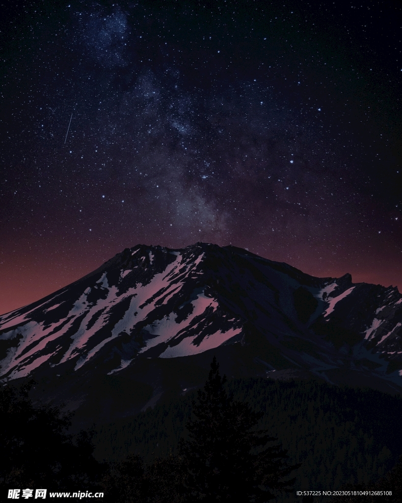 山与星空