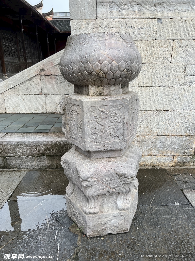 复古石柱