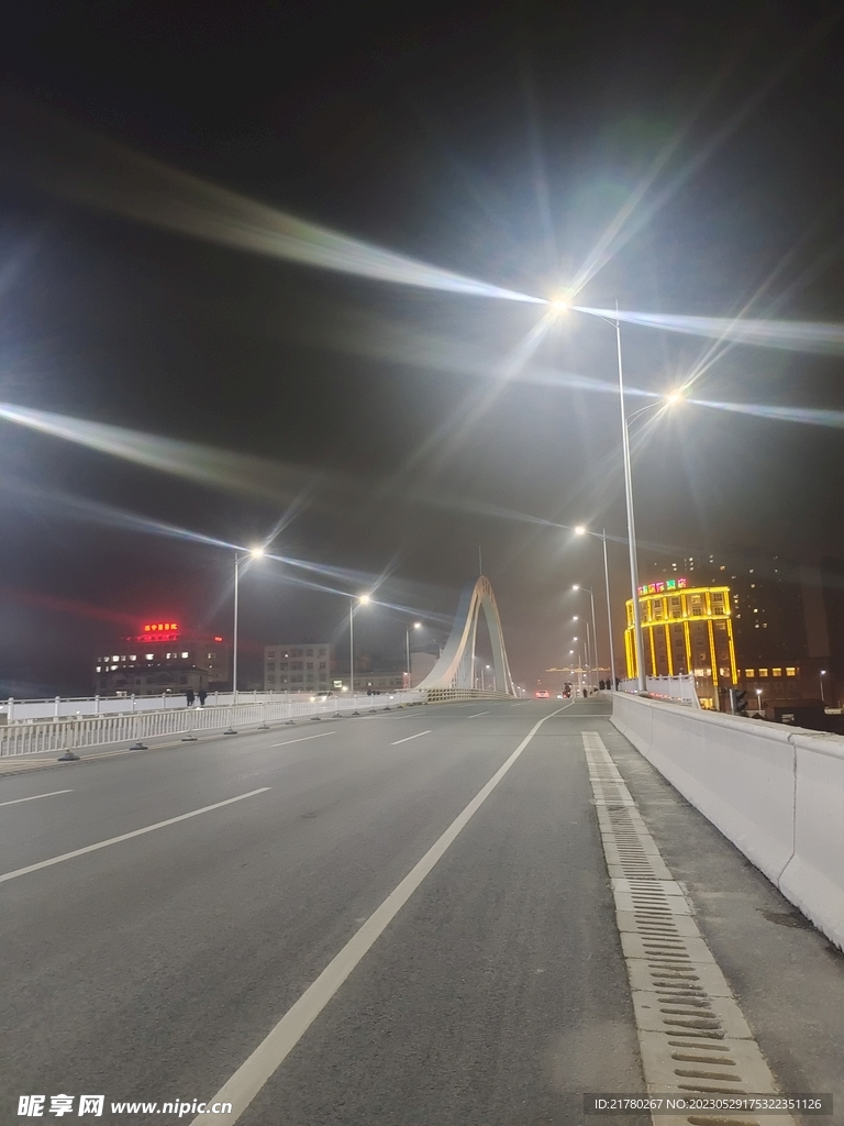 马路灯光