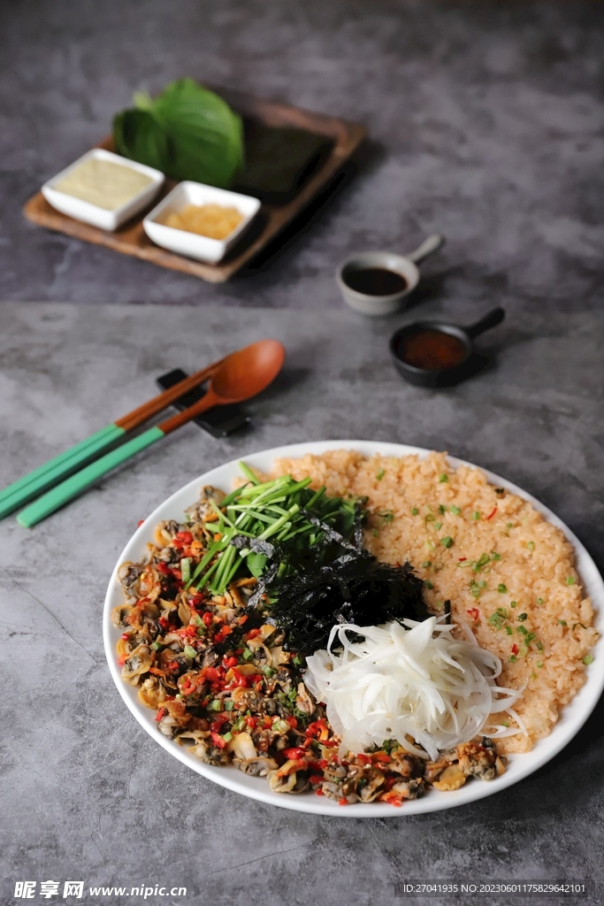 蛤蜊石锅拌饭
