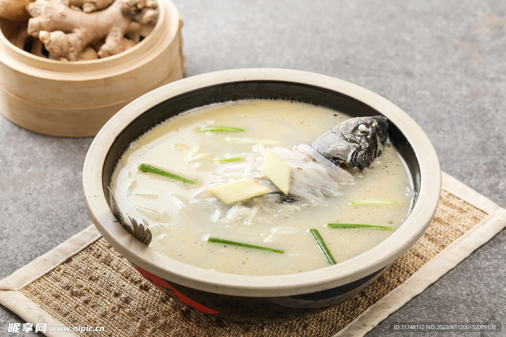 鲫鱼豆腐汤