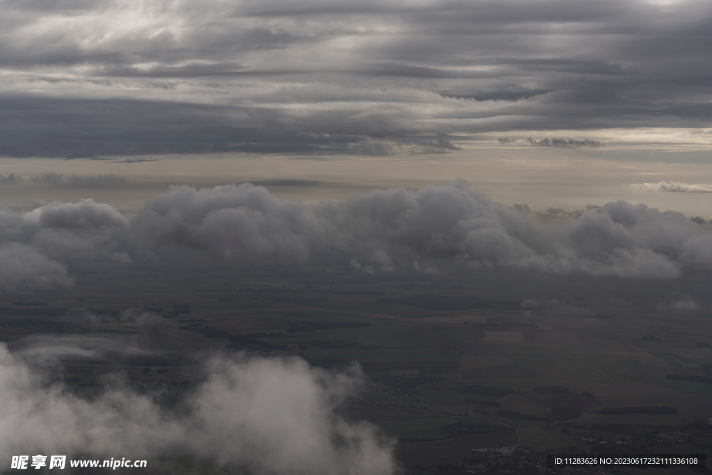 乌云天空