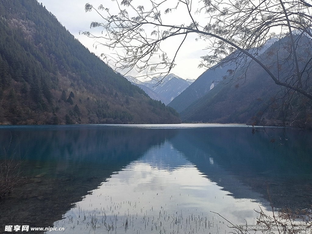 湖水