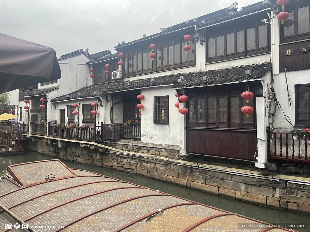 姑苏城平江路船顶