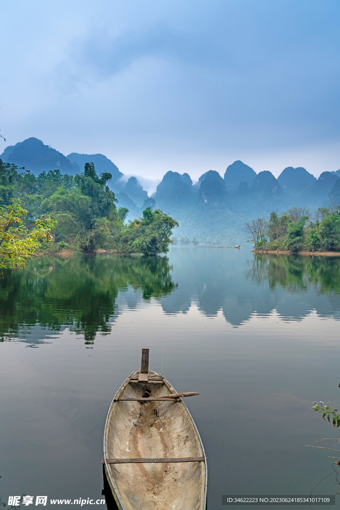 静静的湖水